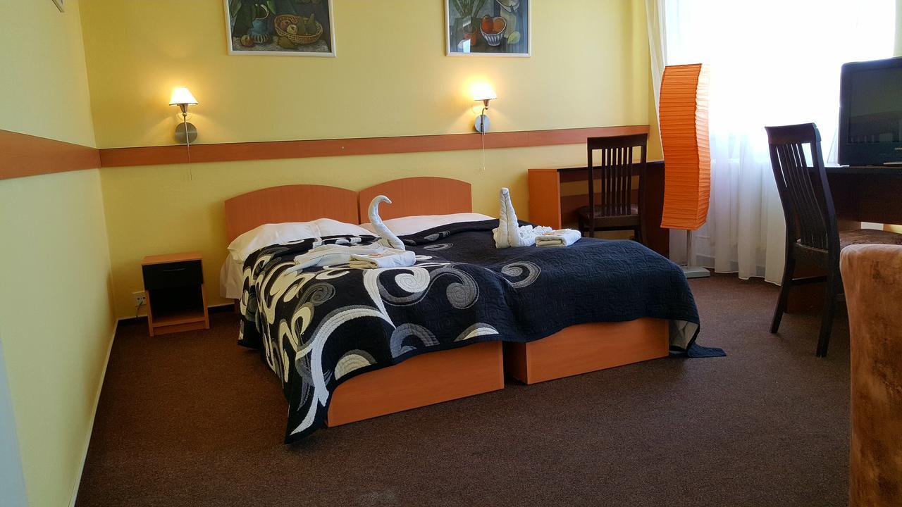 Hotel Morava Uherské Hradiště Dış mekan fotoğraf