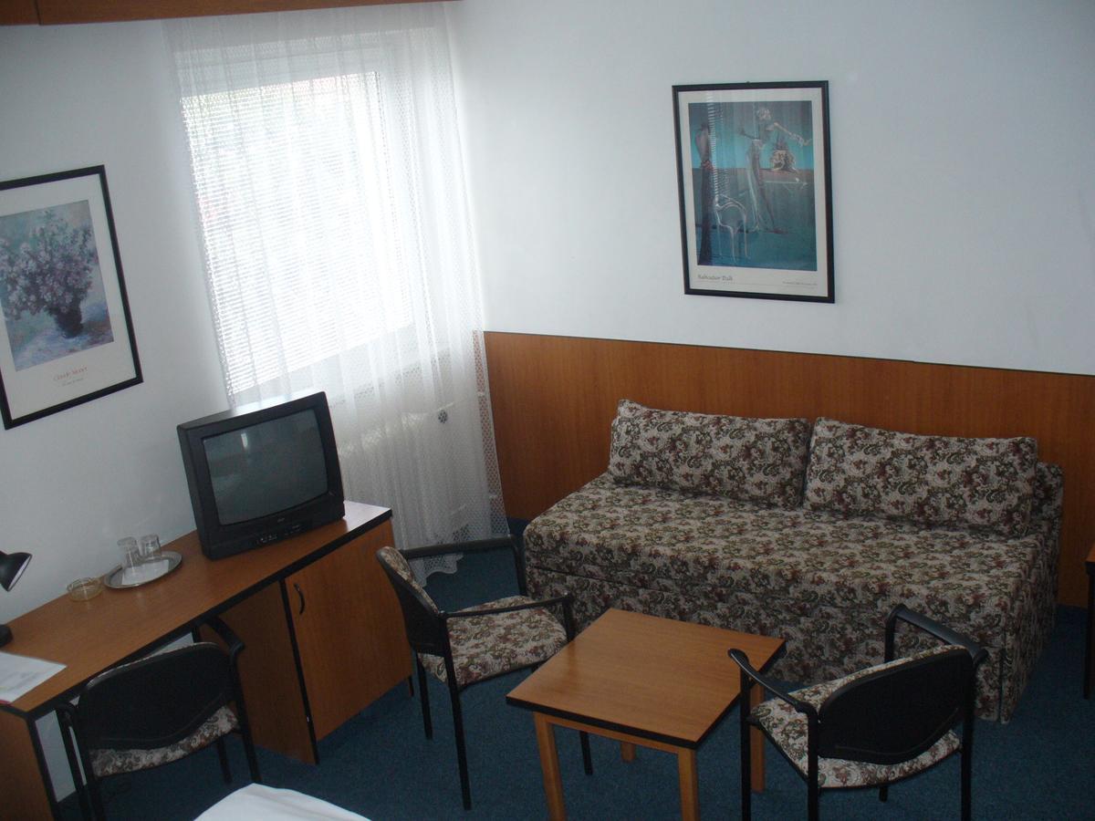Hotel Morava Uherské Hradiště Dış mekan fotoğraf